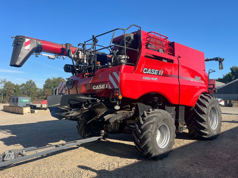 Case IH AXIAL-FLOW 8250 Mejetærsker. - Høstmaskiner - Mejetærskere - 2