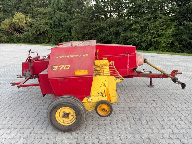 New Holland Hayliner 370