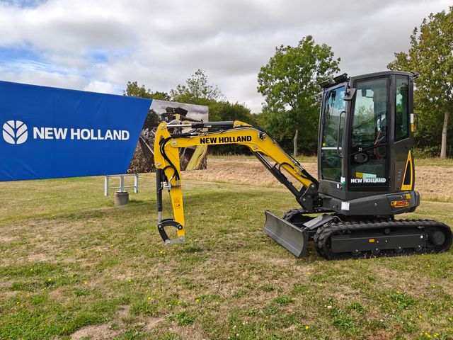 New Holland E25D