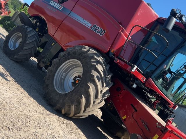 Case IH Axial Flow 8230