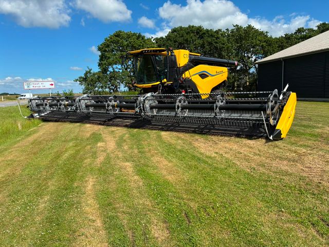 New Holland CR 11