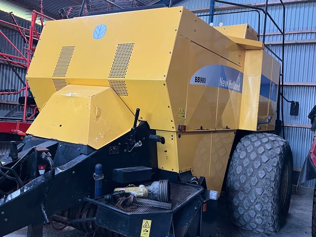 New Holland BB980