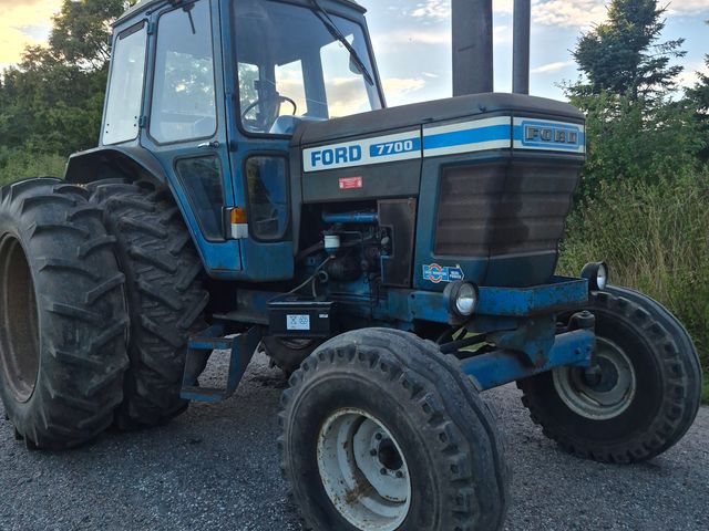 Ford 7700