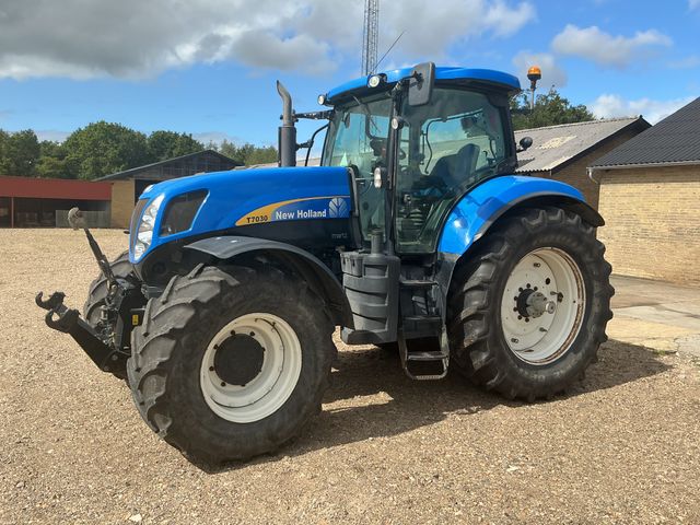 New Holland T7030