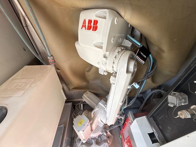 ABB IRB 2600/165 robot-arm med skæreværktøj