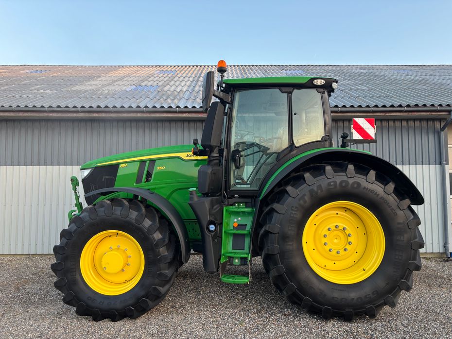 John Deere 6R250 AutoTrac og Sektionskontrol - Traktorer - Traktorer 4 wd - 4