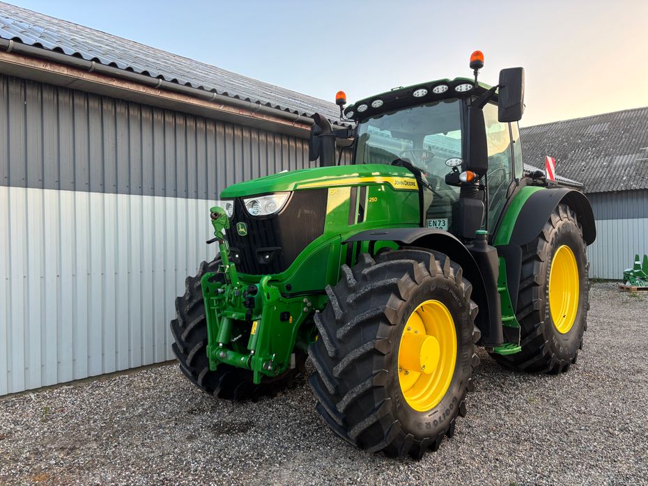 John Deere 6R250 AutoTrac og Sektionskontrol - Traktorer - Traktorer 4 wd - 3
