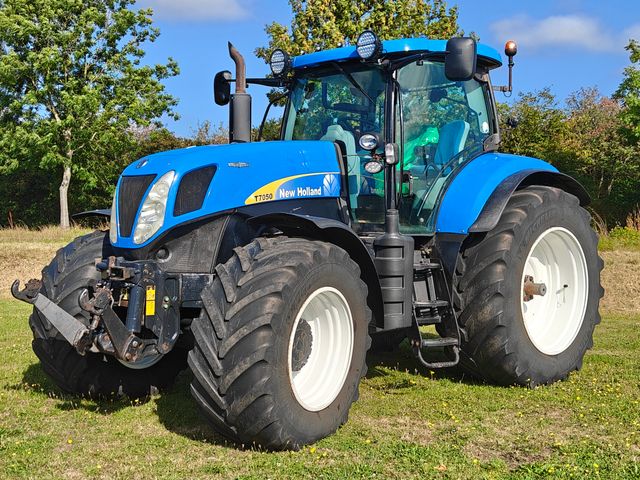 New Holland T7050 AUTO COMMAND