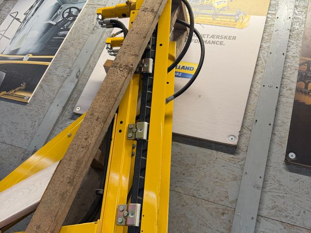 New Holland - - -