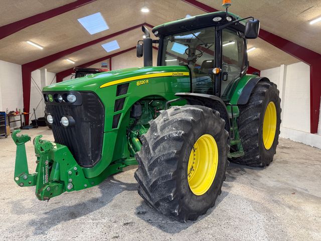 John Deere 8320R