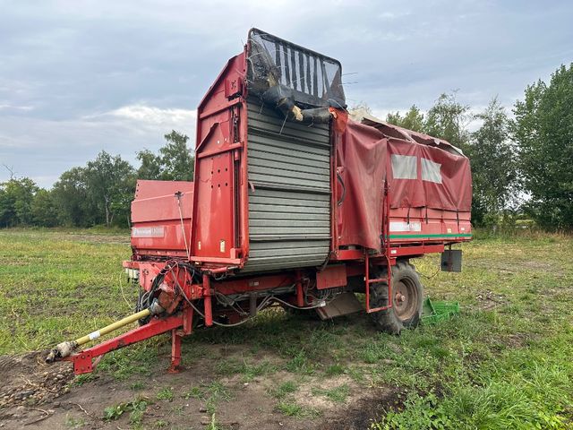 Kverneland UN2100