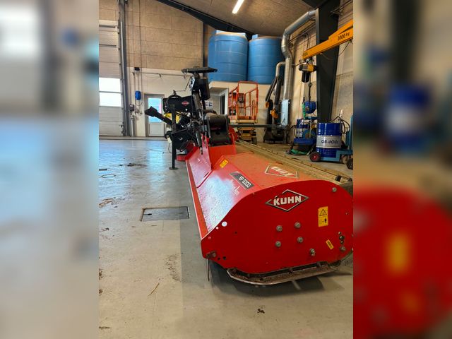 Kuhn BP 8300 og BPR 305