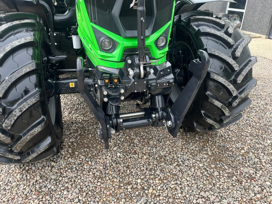 Deutz-Fahr Agrotron 6215 TTV Med frontlift - Traktorer - Traktorer 4 wd - 4