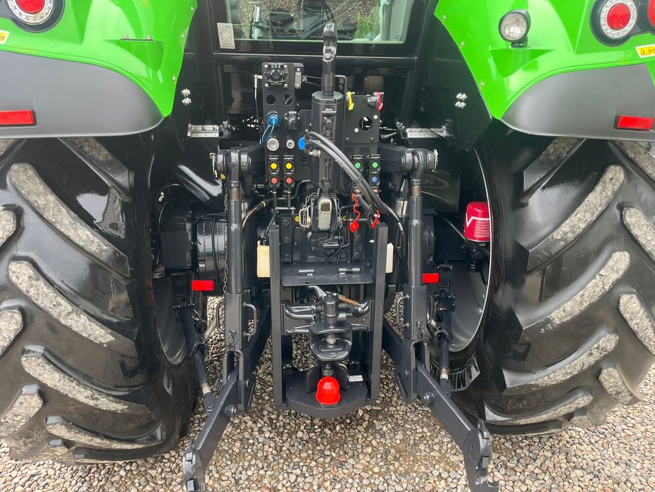 Deutz-Fahr Agrotron 6215 TTV Med frontlift - Traktorer - Traktorer 4 wd - 5