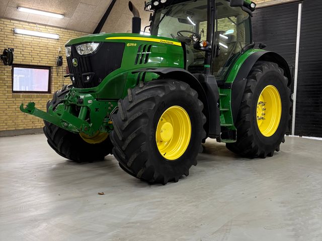 John Deere 6215R
