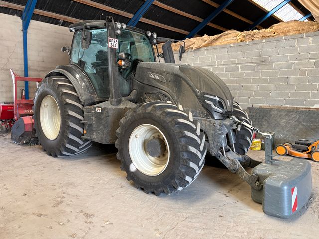 Valtra T235D
