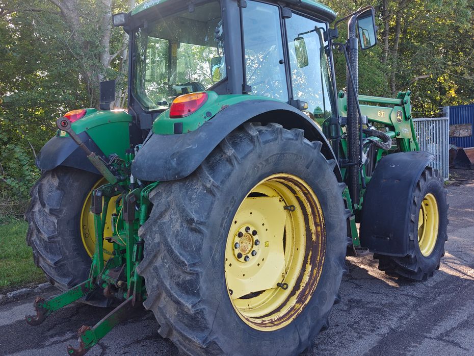 John Deere 6320 SE M/FRONTLÆSSER - Traktorer - Traktorer 4 wd - 4