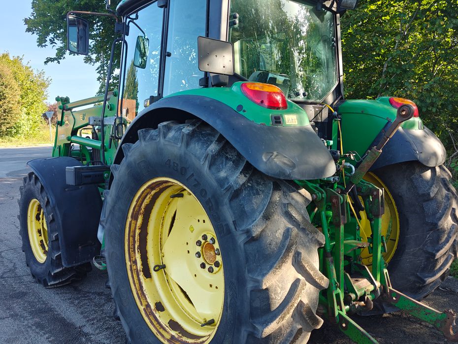 John Deere 6320 SE M/FRONTLÆSSER - Traktorer - Traktorer 4 wd - 2