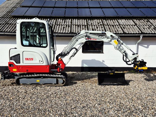 Takeuchi TB225 