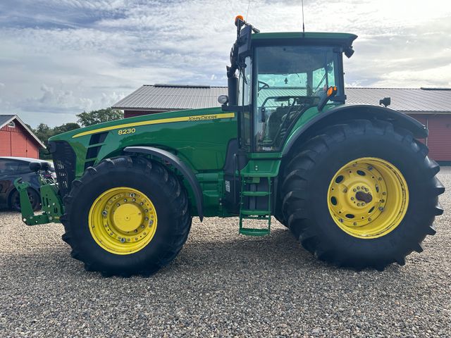 John Deere 8230 m/frontlift