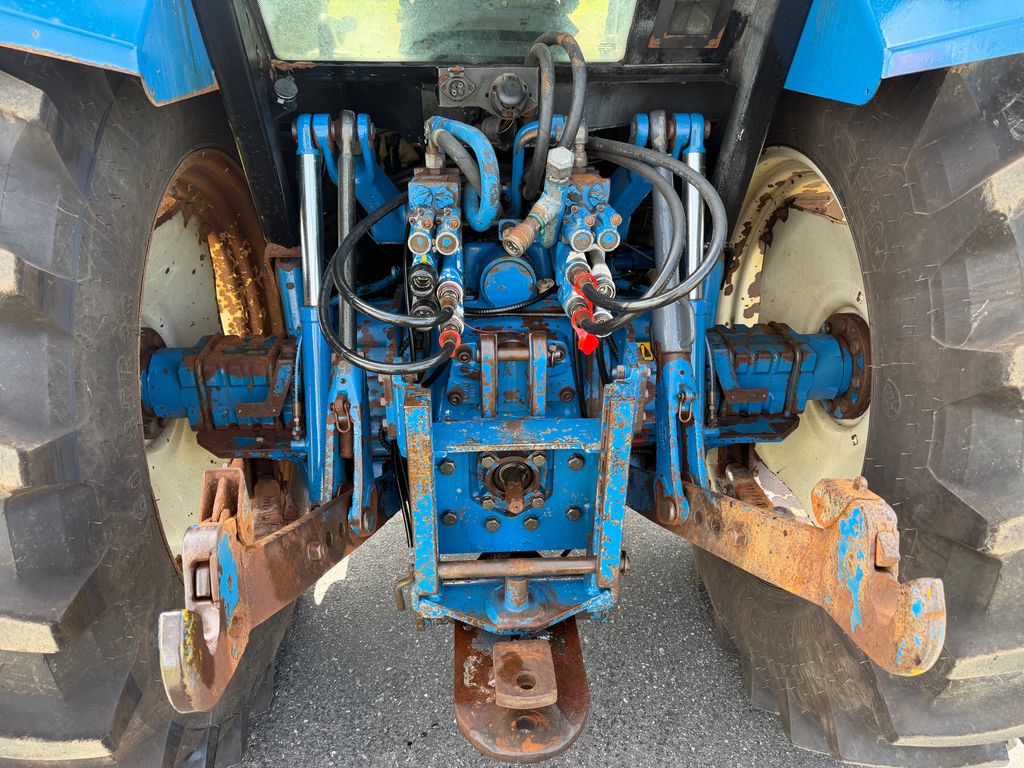 New Holland 8240 Fin traktor, går vildt godt i motoren – billede 12