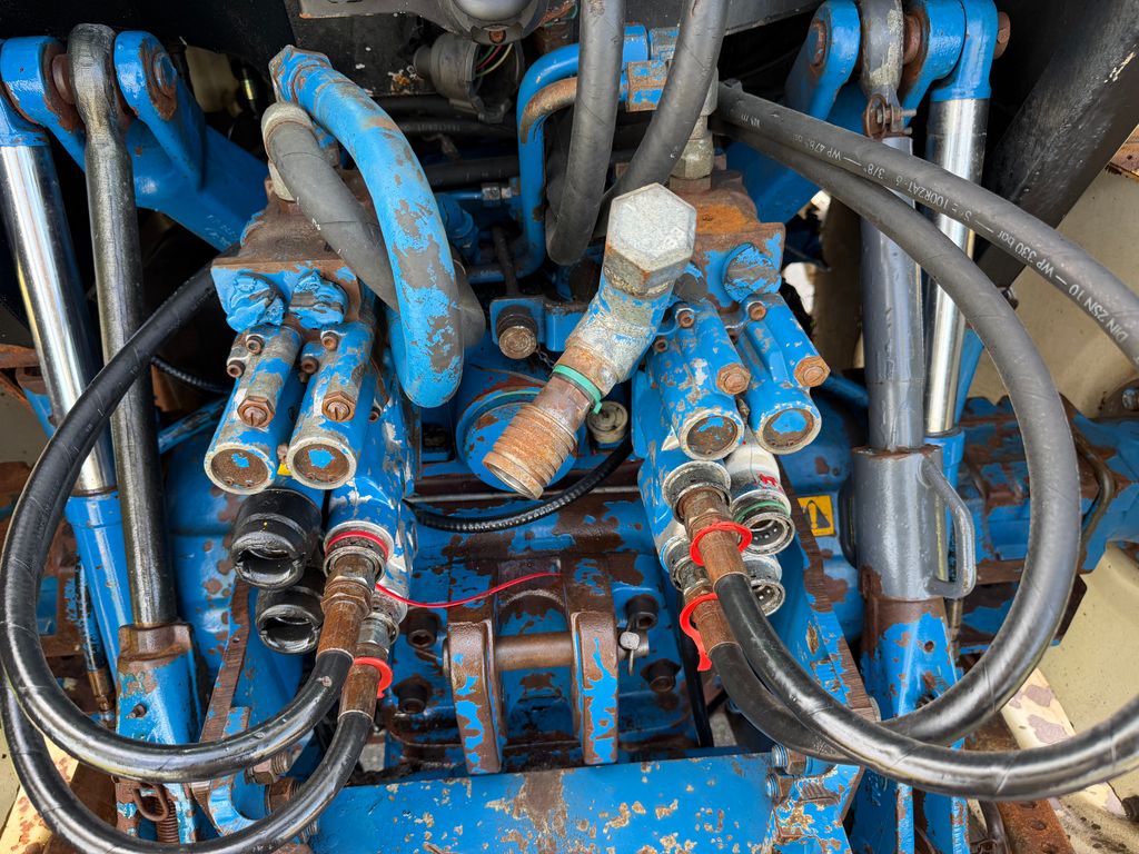 New Holland 8240 Fin traktor, går vildt godt i motoren – billede 13