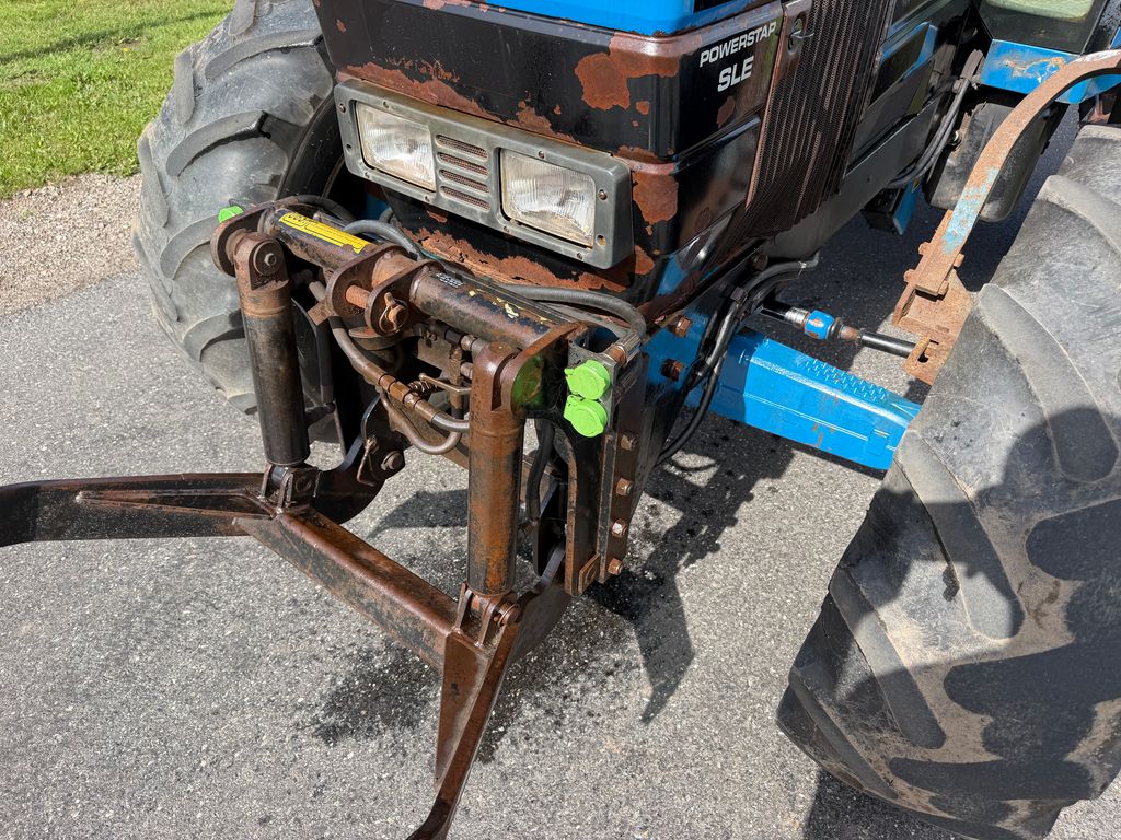 New Holland 8240 Fin traktor, går vildt godt i motoren – billede 10