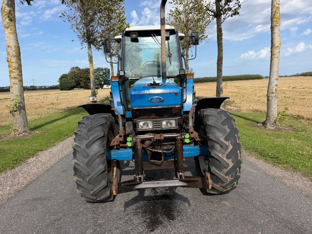 New Holland 8240 Fin traktor, går vildt godt i motoren – billede 2