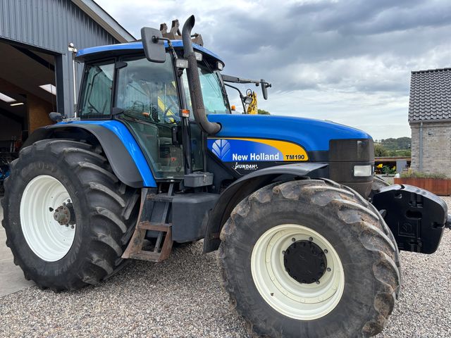 New Holland TM 190 Supersteer
