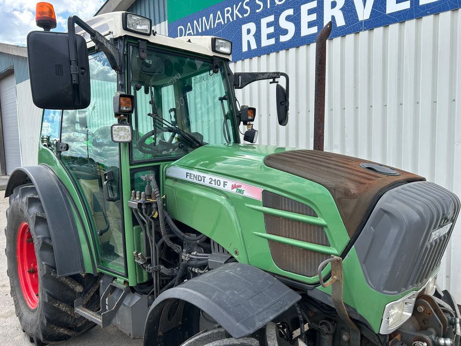 Fendt 210 F Vario TMS Med Front PTO - Traktorer - Traktorer 4 wd - 5