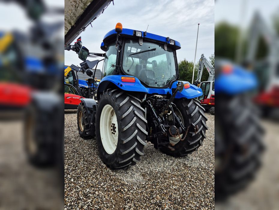 New Holland TS110A / kun 3.500 driftstimer / frontlift og PTO / Electro command - Traktorer - Traktorer 4 wd - 5