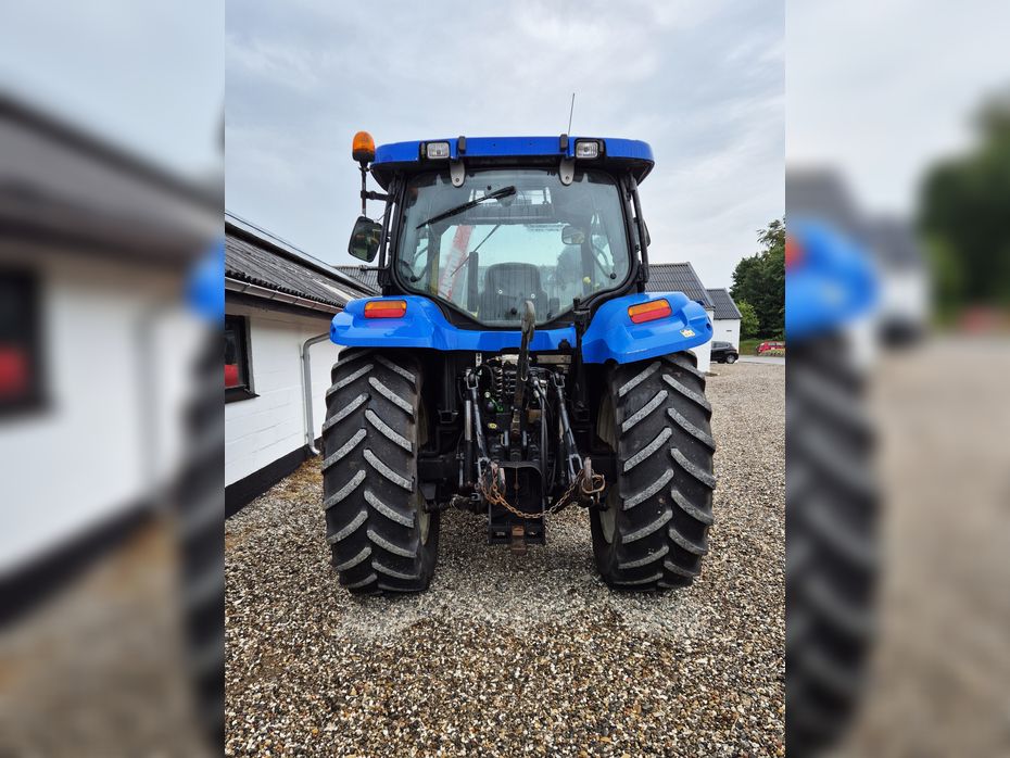 New Holland TS110A / kun 3.500 driftstimer / frontlift og PTO / Electro command - Traktorer - Traktorer 4 wd - 6