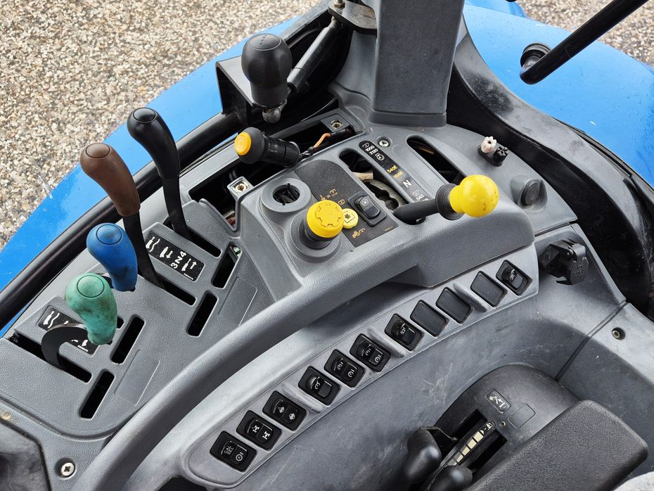 New Holland TS110A / kun 3.500 driftstimer / frontlift og PTO / Electro command - Traktorer - Traktorer 4 wd - 15