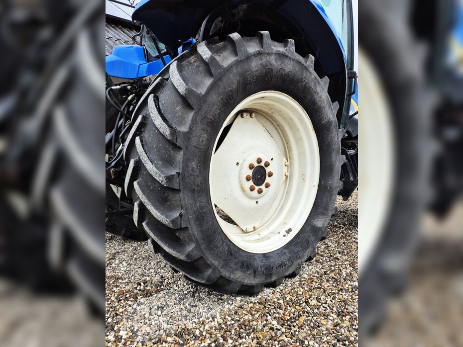 New Holland TS110A / kun 3.500 driftstimer / frontlift og PTO / Electro command - Traktorer - Traktorer 4 wd - 12