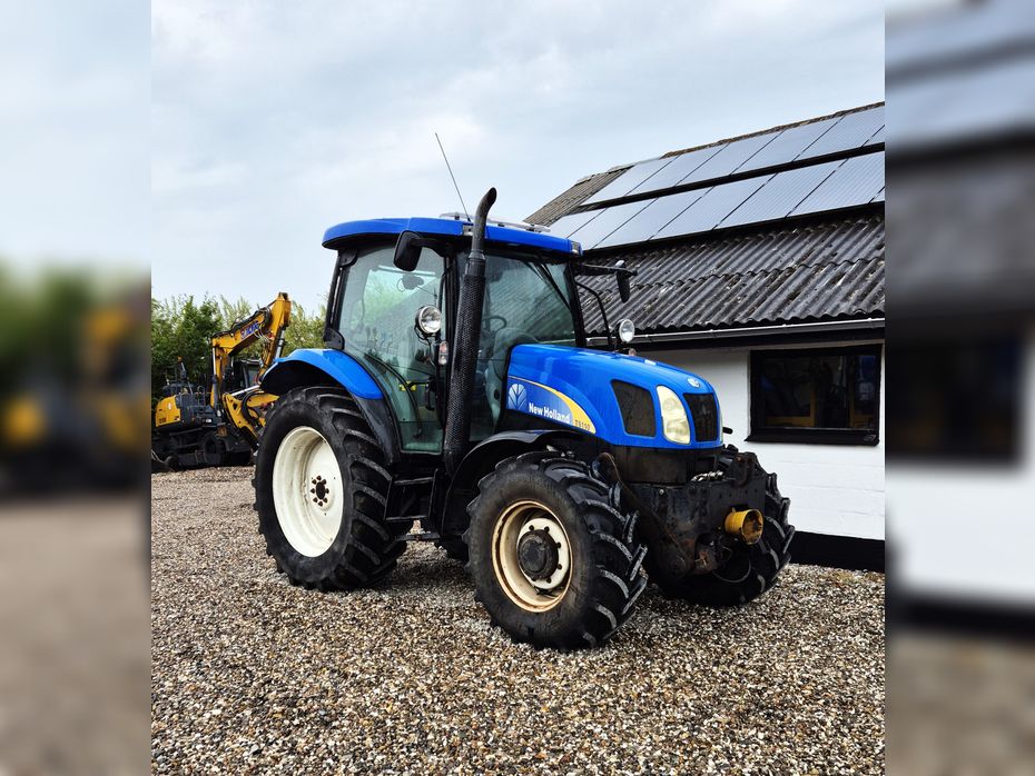 New Holland TS110A / kun 3.500 driftstimer / frontlift og PTO / Electro command - Traktorer - Traktorer 4 wd - 2