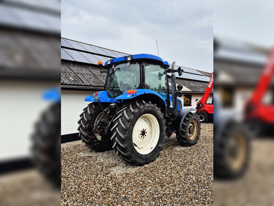 New Holland TS110A / kun 3.500 driftstimer / frontlift og PTO / Electro command - Traktorer - Traktorer 4 wd - 7