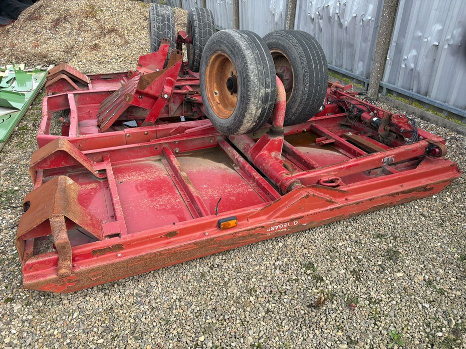 Hesston 4820 - Hø- og halmhåndtering - Ballesamlevogne - 4