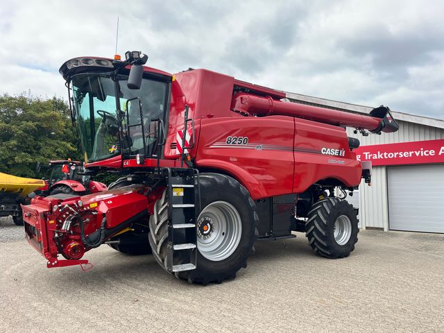 Case IH AXIAL-FLOW 8250