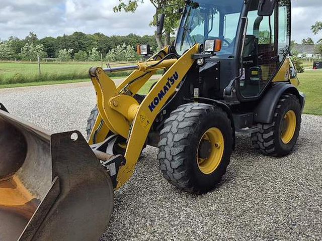 Komatsu WA70-7