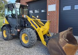 Komatsu WA707