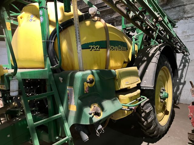 John Deere 732 Trailersprøjte 24 m.  ---