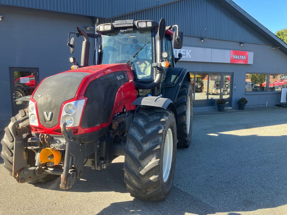 Valtra T153 HiTech - Traktorer - Traktorer 4 wd - 1