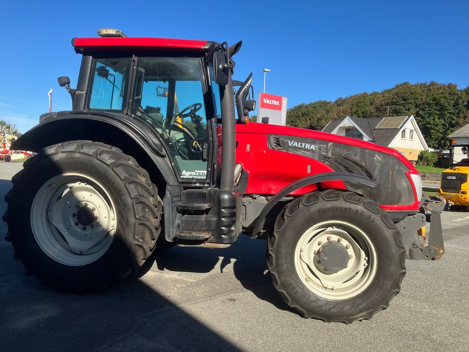 Valtra T153 HiTech - Traktorer - Traktorer 4 wd - 4