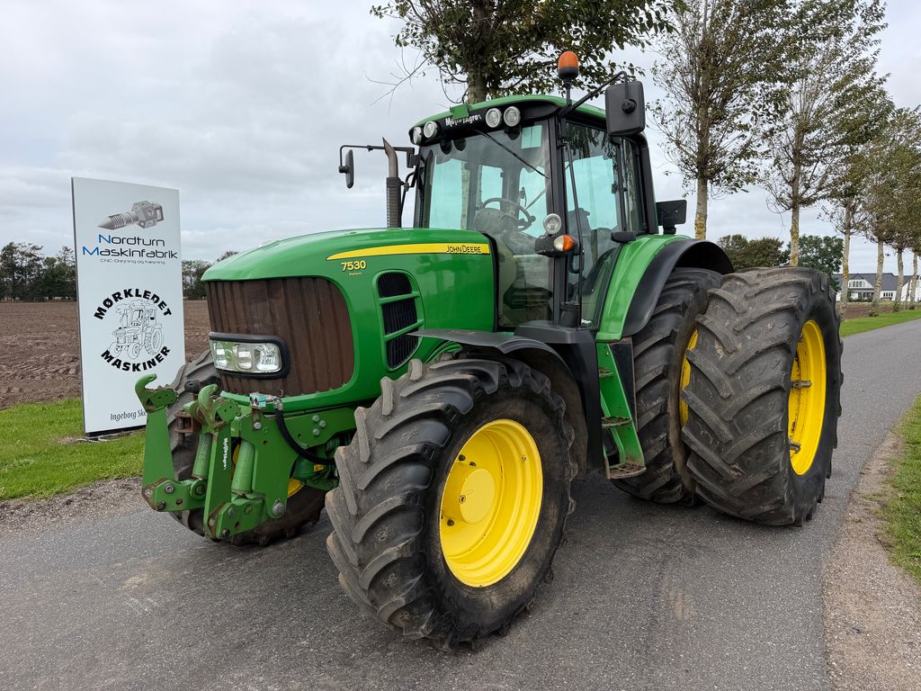 John Deere 7530 Premium 7530 med Frontlift og TLS affjedret foraksel 2007 brugt maskine til salg