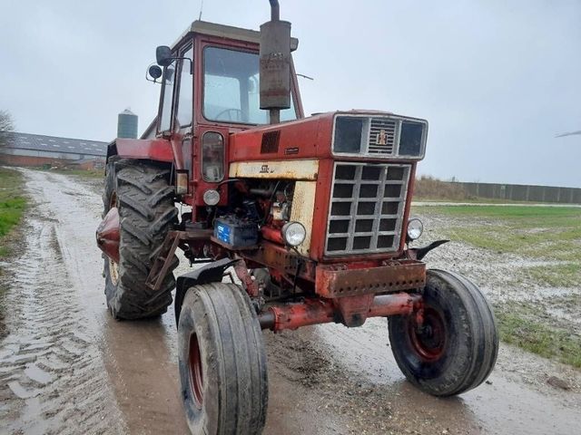 IH FARMALL 966
