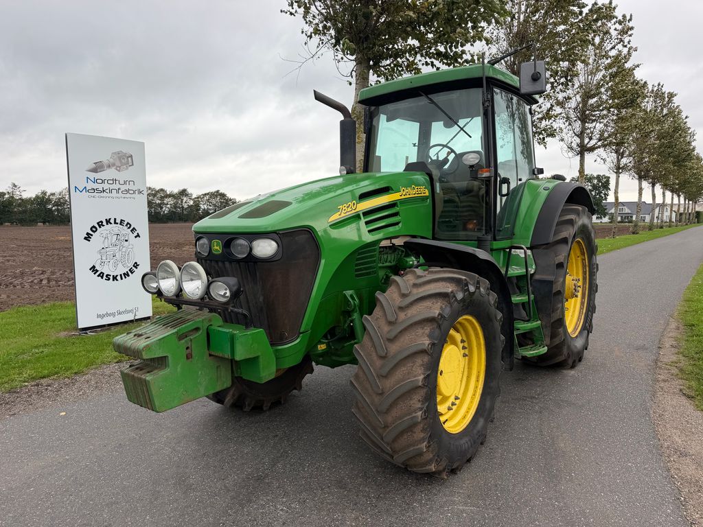 John Deere 7820 Fin brugt traktor med Hitchkrog, TLS affjedret foraksel mm 2005 brugt maskine til salg
