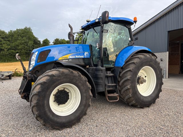 New Holland T7060