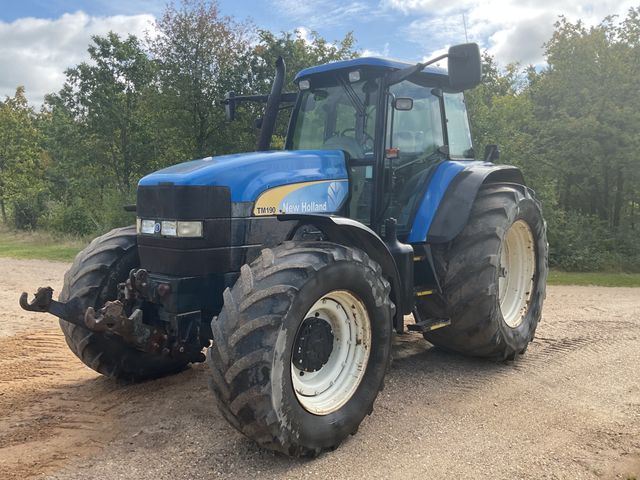 New Holland TM190