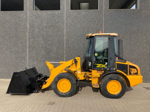JCB 407