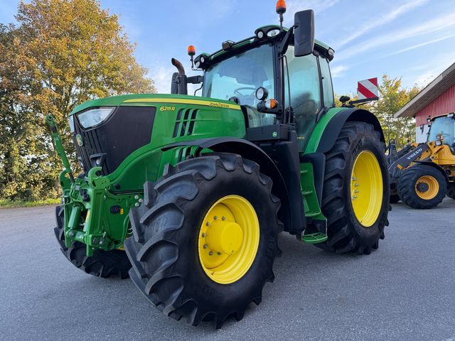 John Deere 6215R